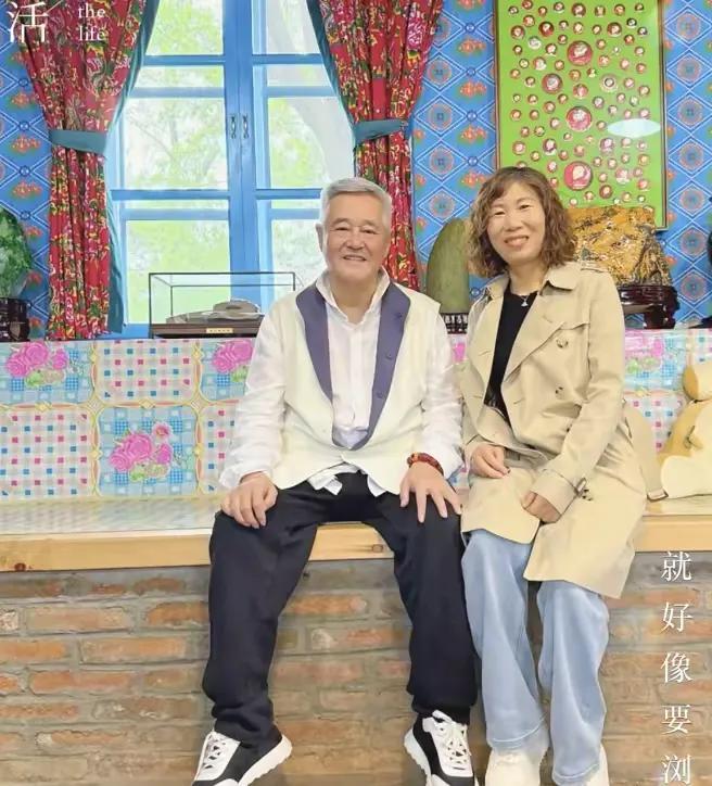 ！装修喜庆有不少珍藏品自己种菜做饭爱游戏最新67岁赵本山辽宁老家曝光(图2)
